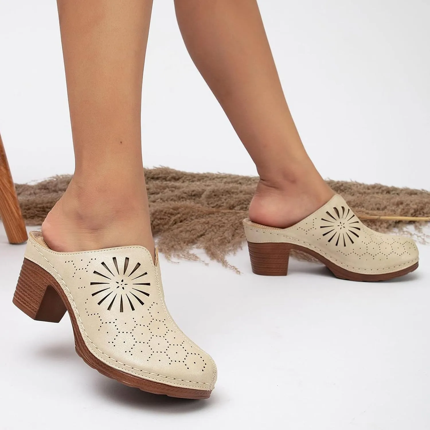 Chunky Heels for Women Hollow Closed Toe Chunky Heels Summer Retro Flower Pattern Sandals Casual Breathable Shoes