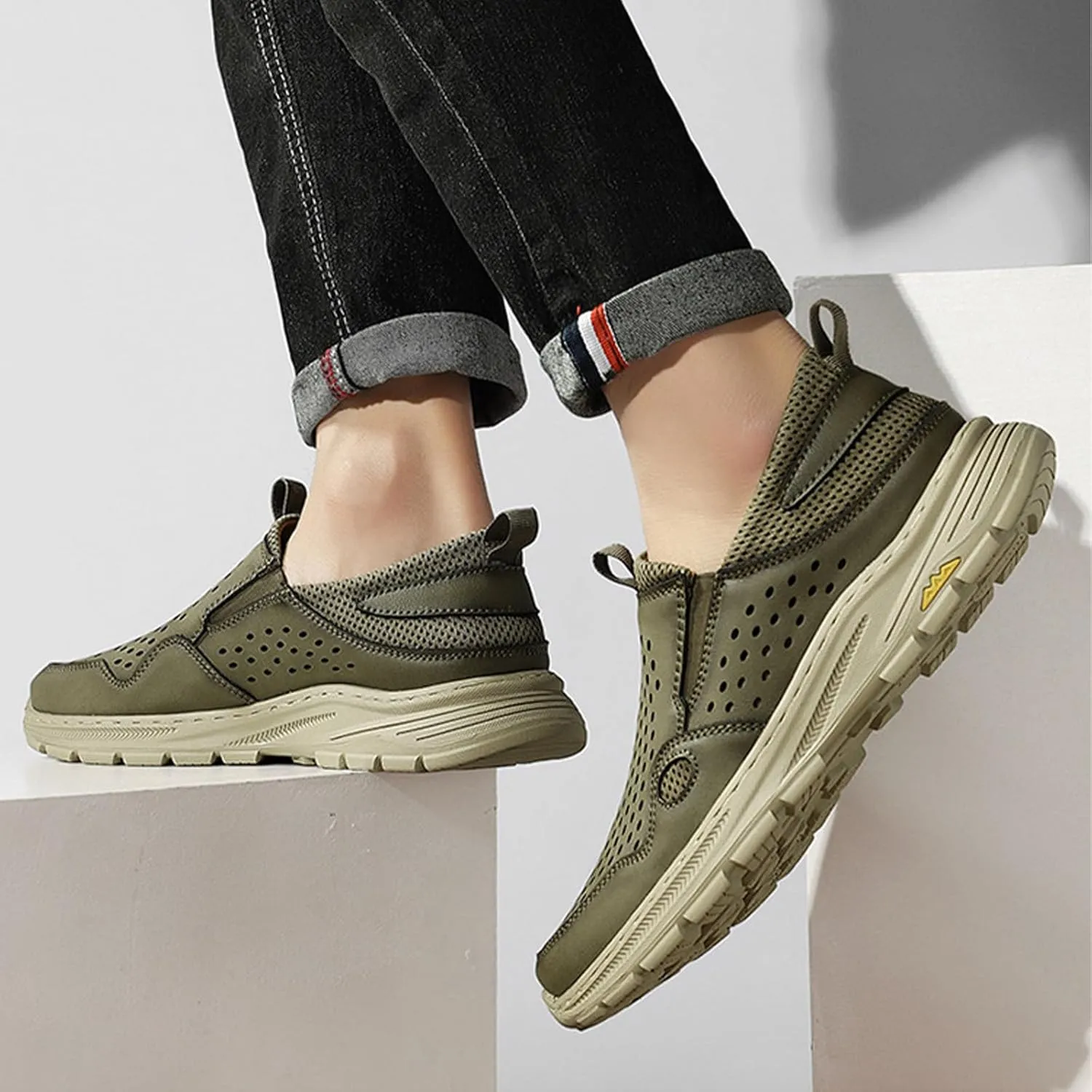 Crepuscute Men's Hollow-Out Leather Flat Sandals Breathable Comfortable Slip-On Sports Running Shoes Summer Outdoor Beach Sandals