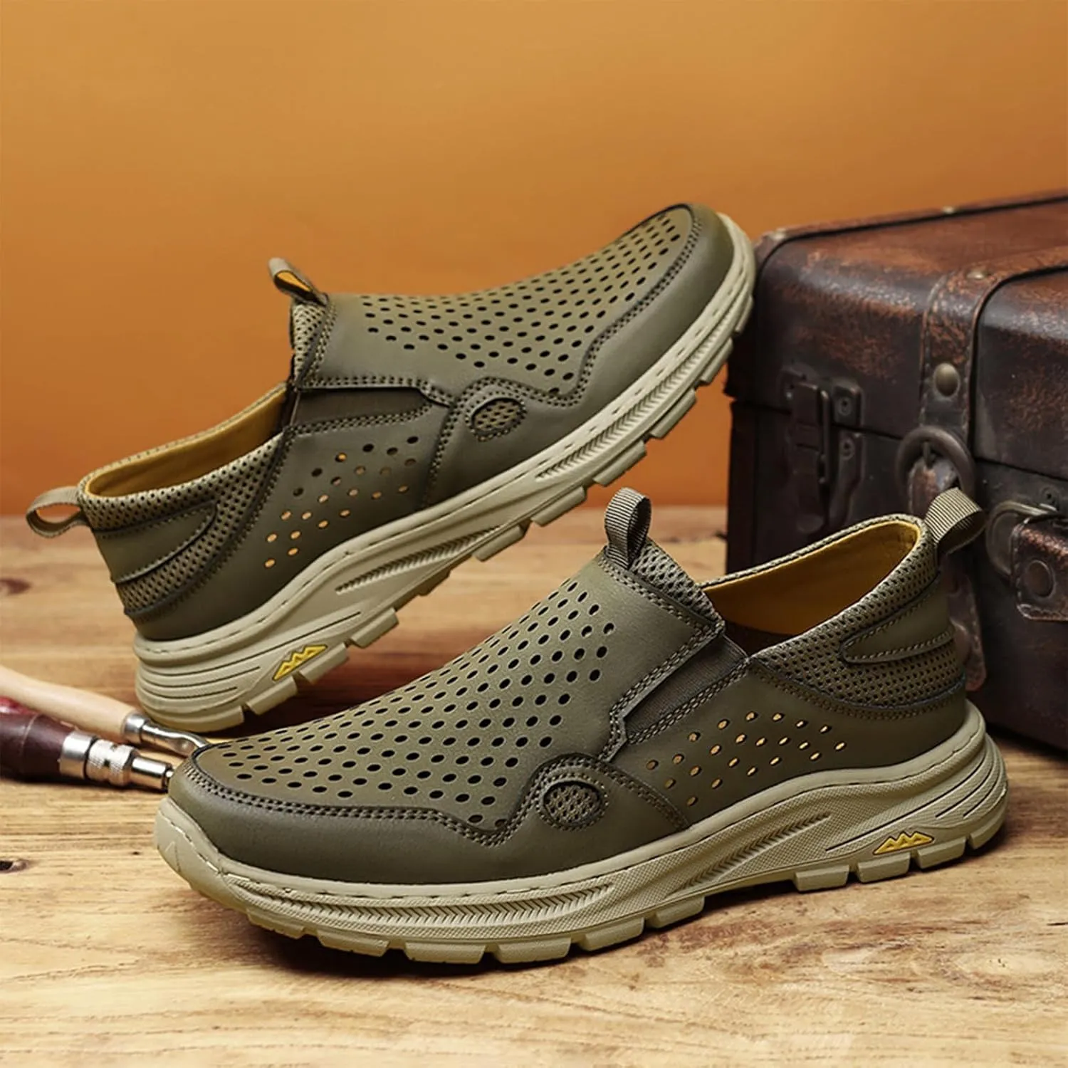 Crepuscute Men's Hollow-Out Leather Flat Sandals Breathable Comfortable Slip-On Sports Running Shoes Summer Outdoor Beach Sandals