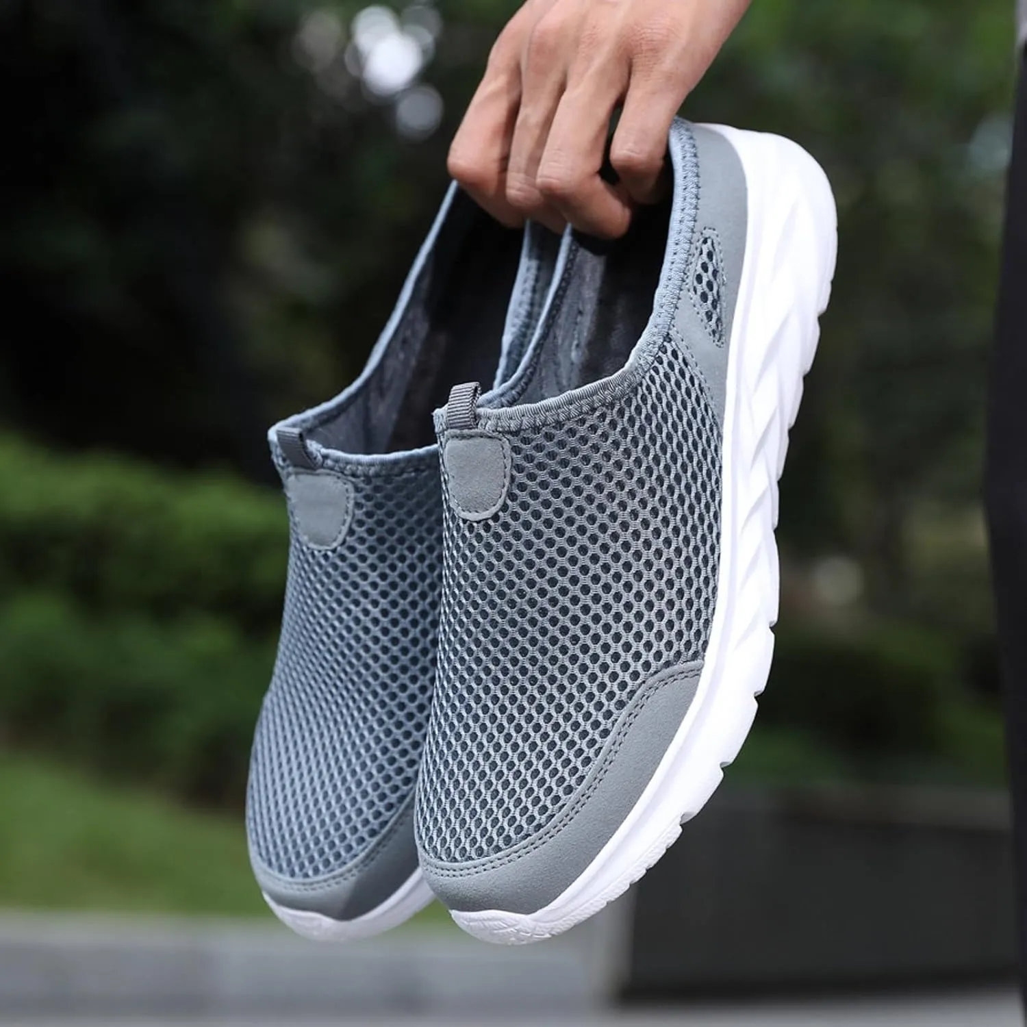 Men Sports Flat Bottom Shoes Lightweight Fly Woven Mesh Breathable Slip On Fashion Sneaker for Spring and Summer