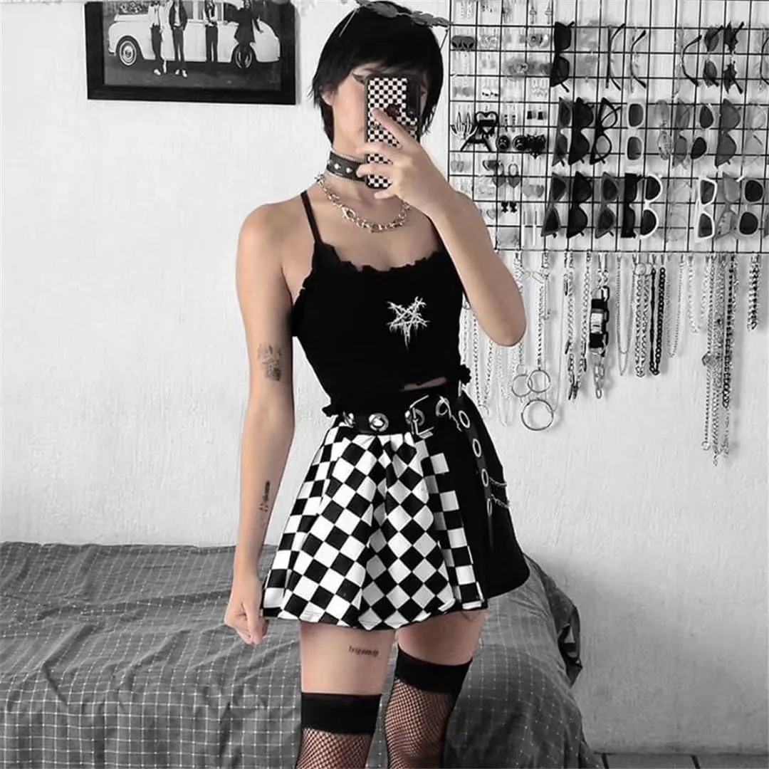 Ruolai Goth Black Pleated Mini Skirt with Chain High Waisted Tennis Skirt