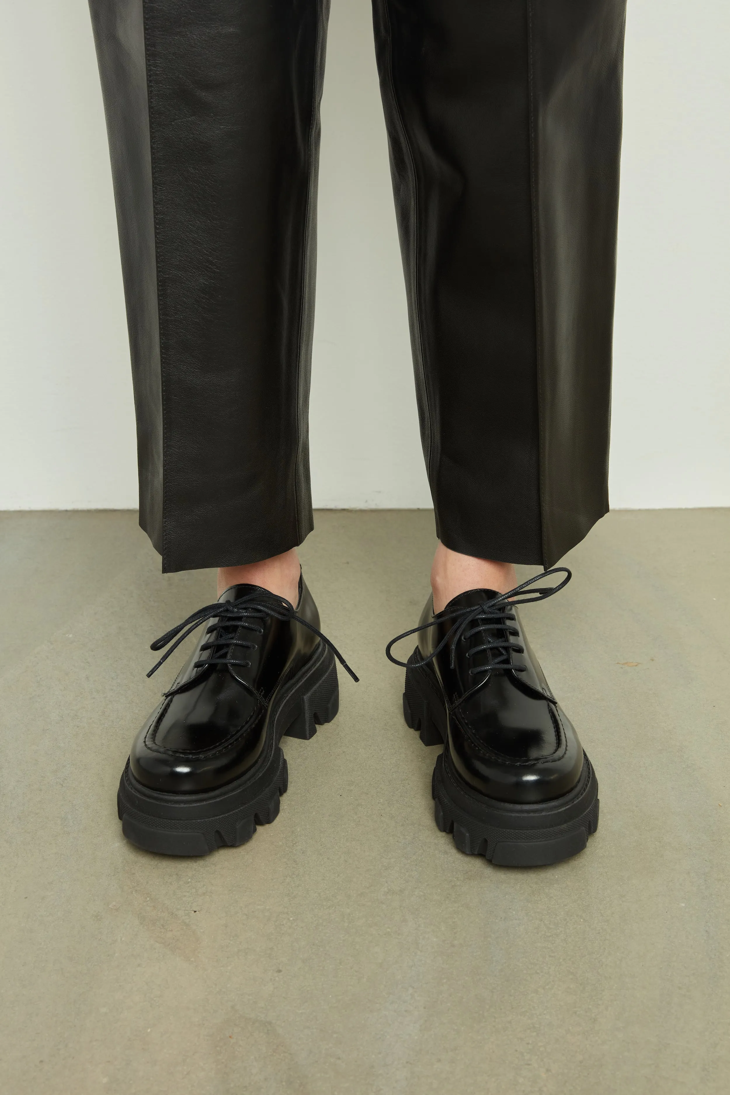 Ully - Black