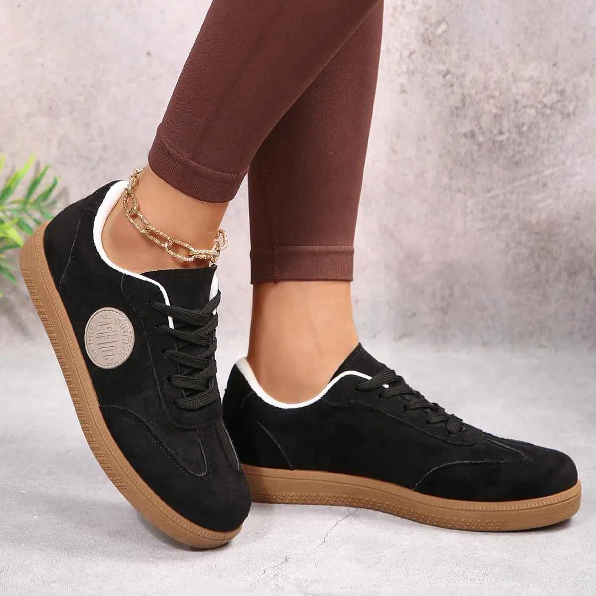 Women's Black Retro Skate Sneakers – Lace-Up Faux Suede Casual Shoes with Rubber Gum Sole, Street Style Trainers for Walking, Campus, Travel – Classic Vintage Look for Everyday Wear